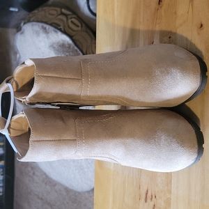 NWOT White Mountain Spade Suede booties